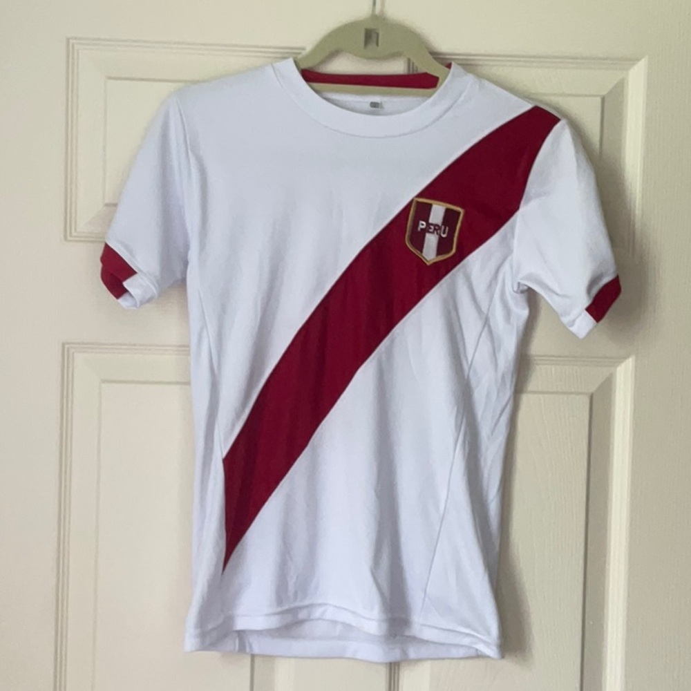Boys Peru Soccer Jersey, size medium